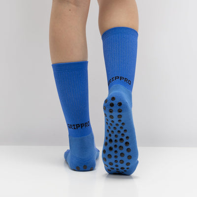 Meias com antiderrapante (grip), na cor azul, para desporto como o futebol ou futsal..