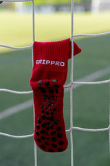 Meias com antiderrapante (grip), na cor vermelho, para desporto como o futebol ou futsal..
