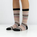 Meias clássicas com padrão, para mulher, em fibra de bambu, na cor rosa e bege. Meias frescas e suaves.