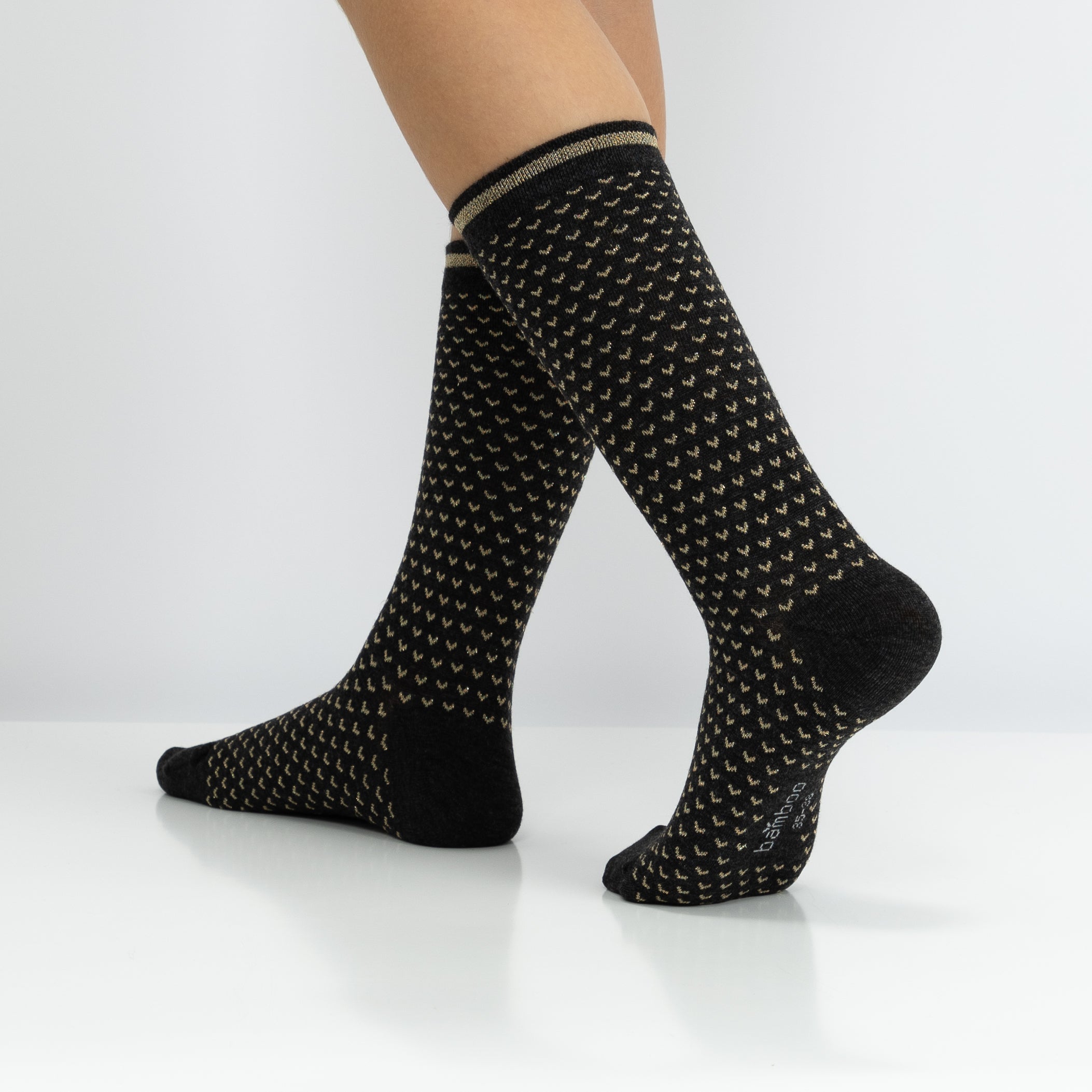 Meias clássicas com padrão, para mulher, em fibra de bambu, na cor rosa e bege. Meias frescas e suaves.