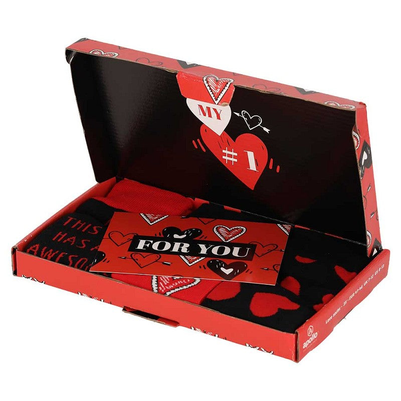 Caja de regalo con 3 pares de calcetines "LOVE IS..."
