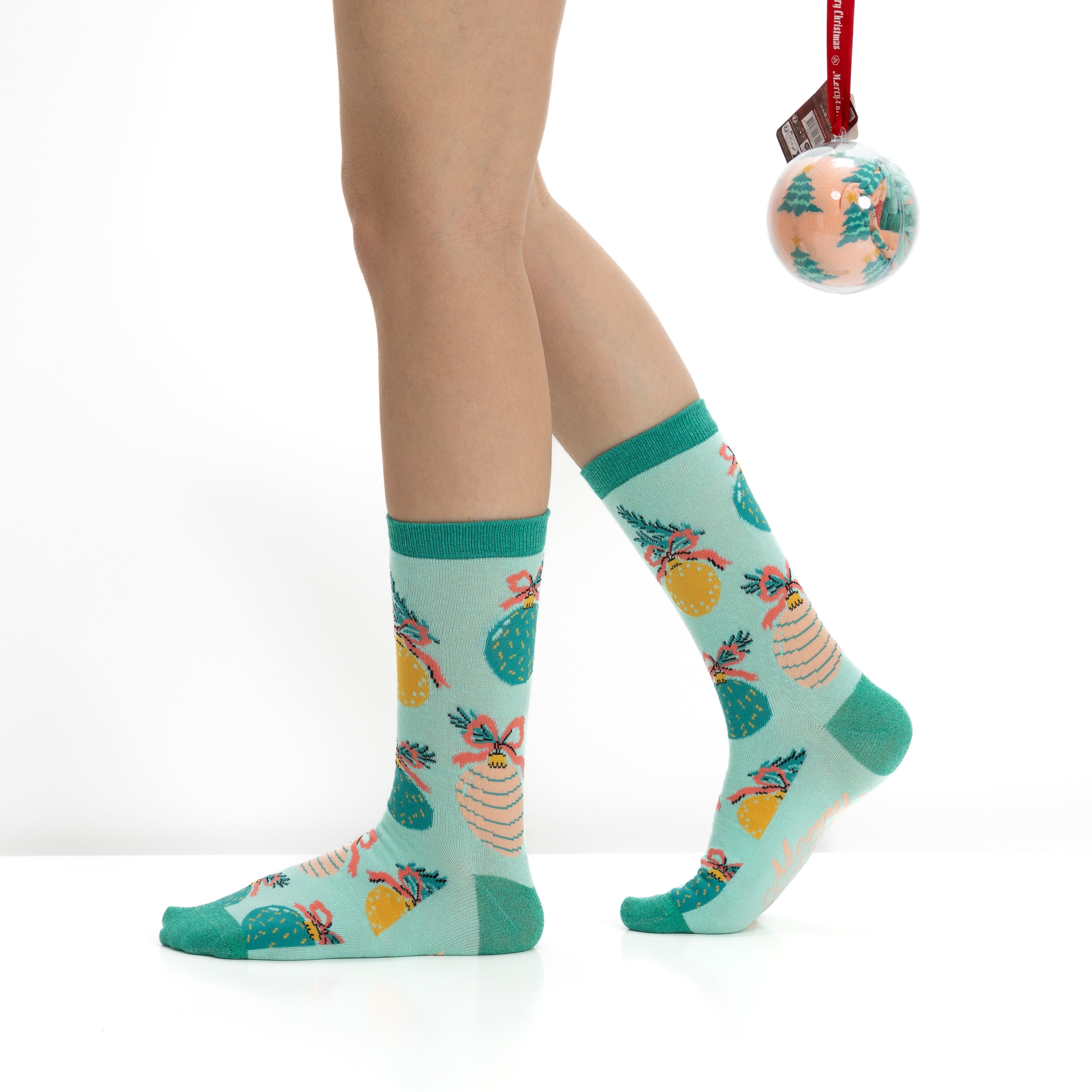 Bola de Navidad con 2 pares de Calcetines para Mujer