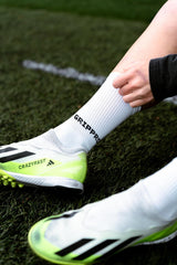 Meias com antiderrapante (grip), na cor branca, para desporto como o futebol ou futsal..