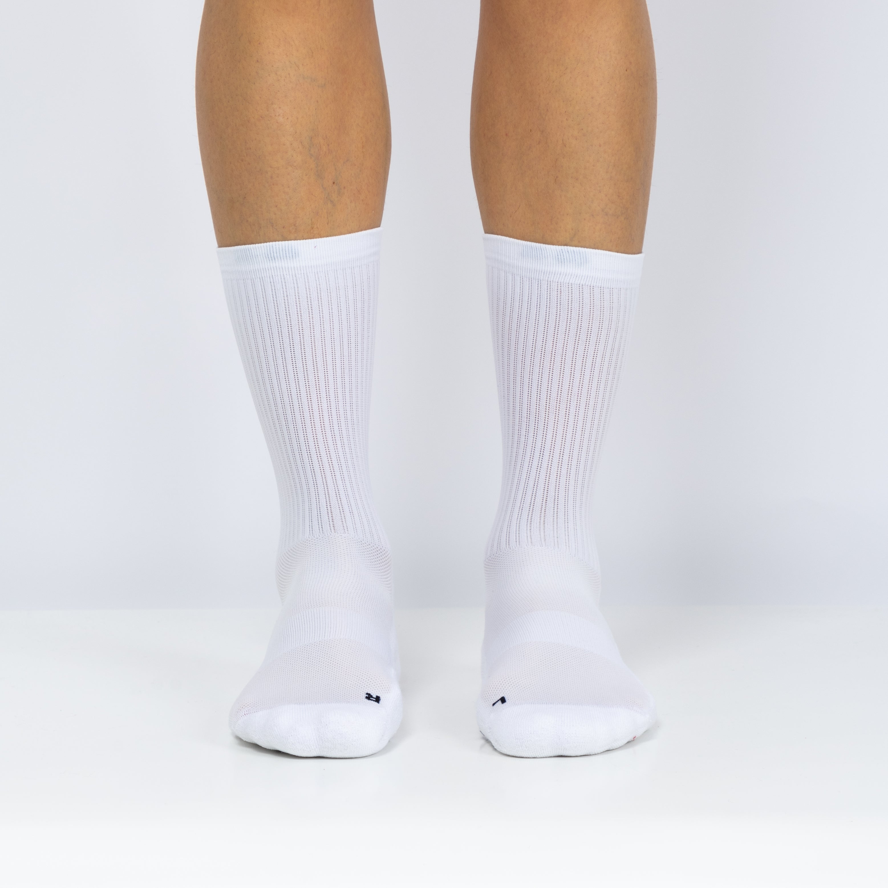 Meias com antiderrapante (grip), na cor branca, para desporto como o futebol ou futsal..