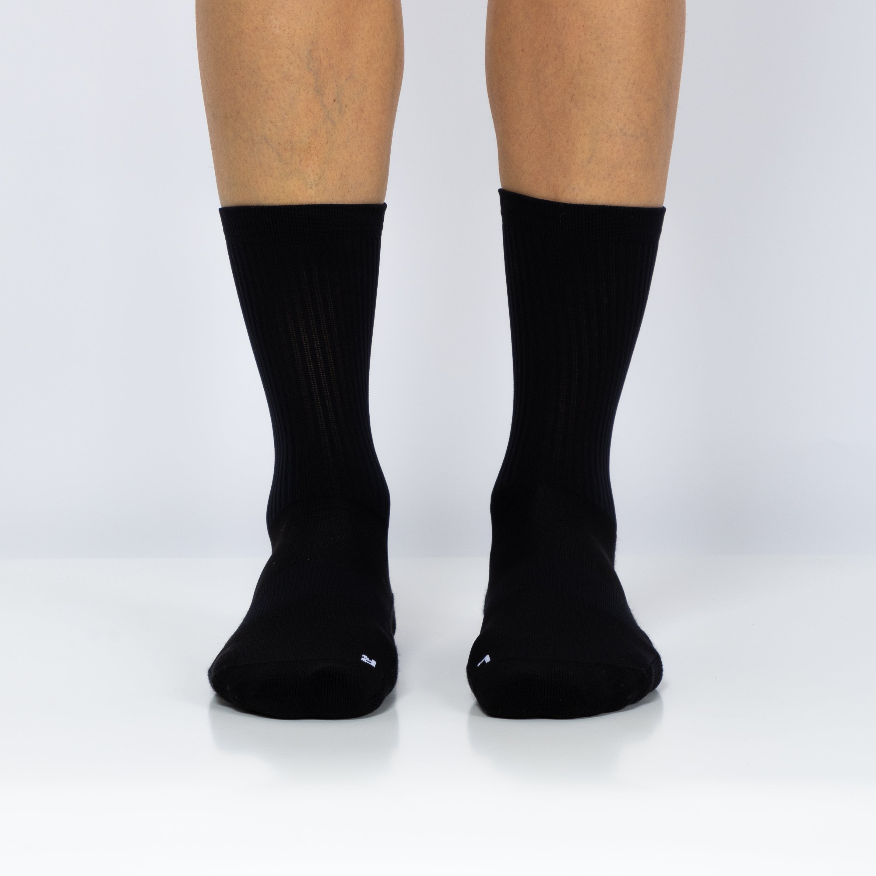 Meias com antiderrapante (grip), na cor preto, para desporto como o futebol ou futsal..