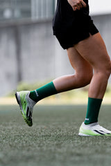 Meias com antiderrapante (grip), na cor verde, para desporto como o futebol ou futsal..