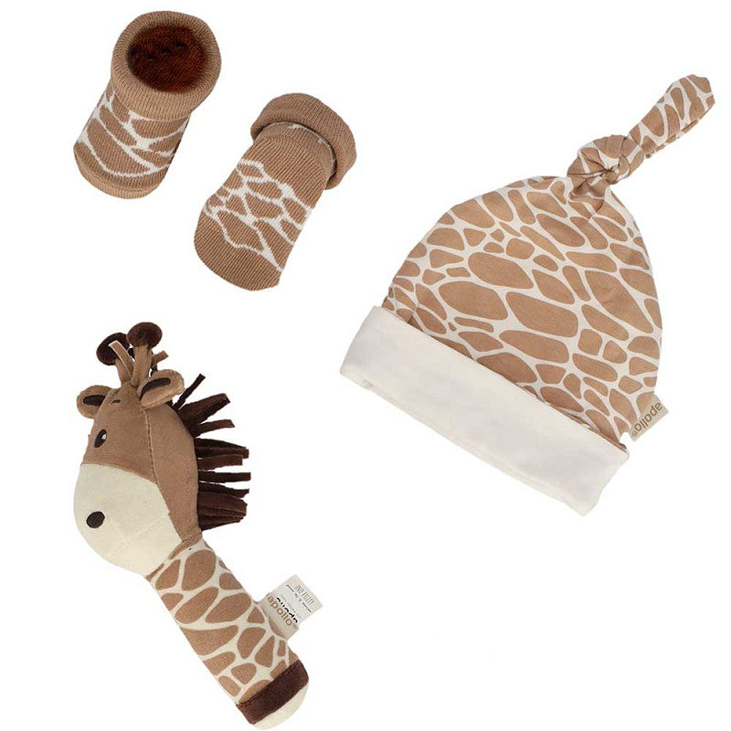 Um conjunto completo para bebés recém-nascidos, com itens suaves e seguros que tornam cada momento especial. Incluí Meias de algodão, um gorro macio, e um brinquedo.
