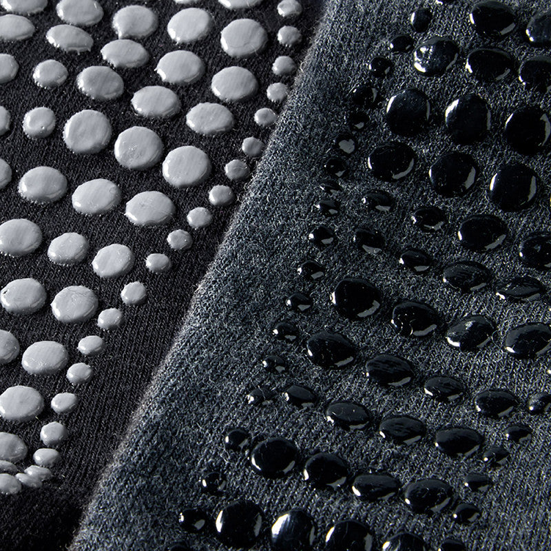 Pack de 2 meias de criança em algodão, antiderrapantes e sem costuras, com punho dobrável unicolor. Conforto e segurança máxima para o uso diário e pés sempre quentinhos.