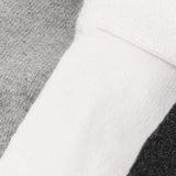 Pack de 4 meias de bebé em algodão, antiderrapantes e sem costuras, com punho dobrável unicolor. Conforto e segurança máxima para o uso diário e pés sempre quentinhos.