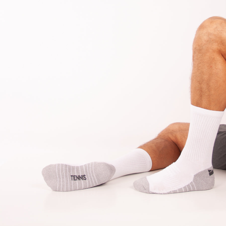 Meias para ténis e padel, com tecnologia coolmax e amortecimento na sola. Perfeito para treinos ou competições.