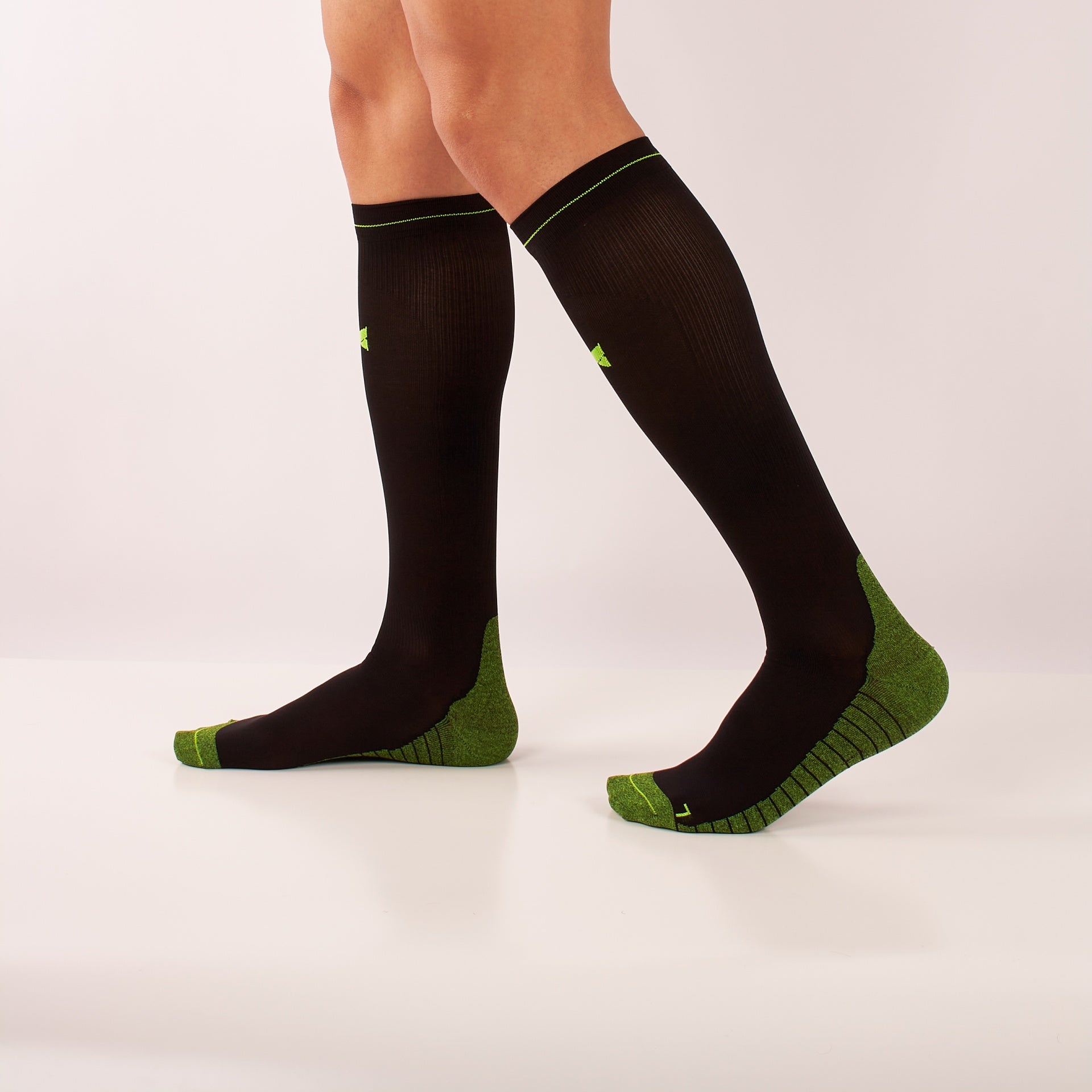 Meias de compressão desportiva, para descanso e recuperação muscular.