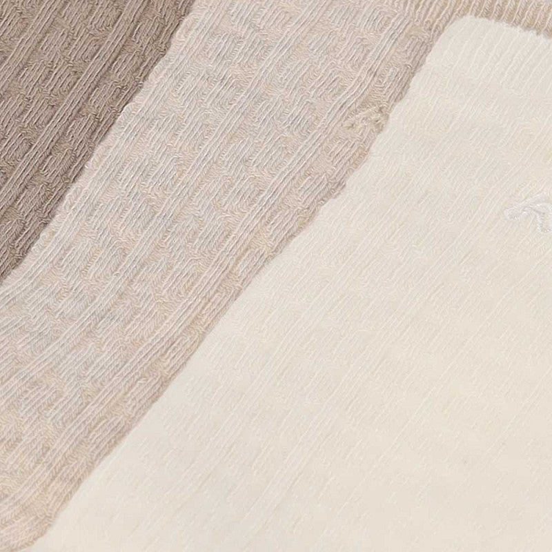 Meias caneladas para mulher, em fibra de bambu, na cor bege. Meias frescas e suaves.