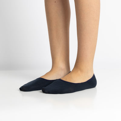 Meias curtas "pézinhos", em fibra de bambu, na cor azul marinho. Meias frescas e suave, com silicone no parte inferior da meia.