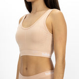 Top almofadado, com suporte, na cor bege, feito de fibra de bambu. Top confortável e macio para mulher.