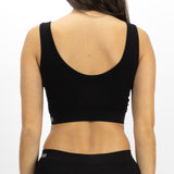 Top almofadado, com suporte, na cor preta, feito de fibra de bambu. Top confortável e macio para mulher.