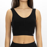Top almofadado, com suporte, na cor preta, feito de fibra de bambu. Top confortável e macio para mulher.